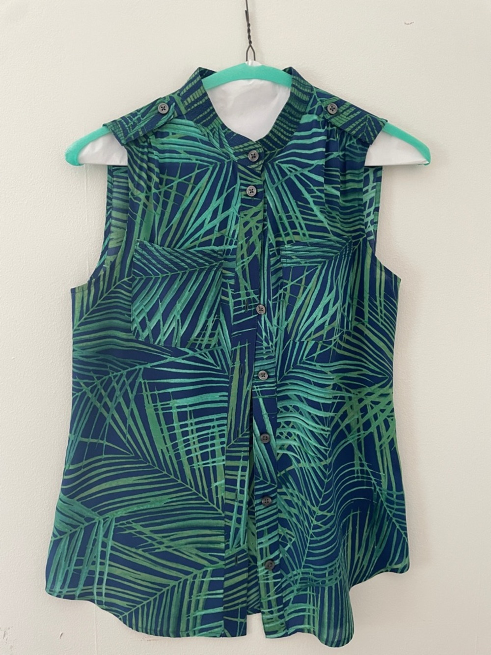Banana Republic Sleeveless Silk Button-Up Blouse